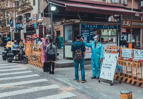 深圳﻿宝安、南山、大鹏暂停堂食，外卖快递禁入