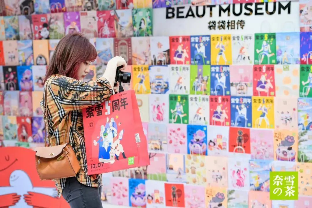 奈雪喜茶不想当星巴克(图7)