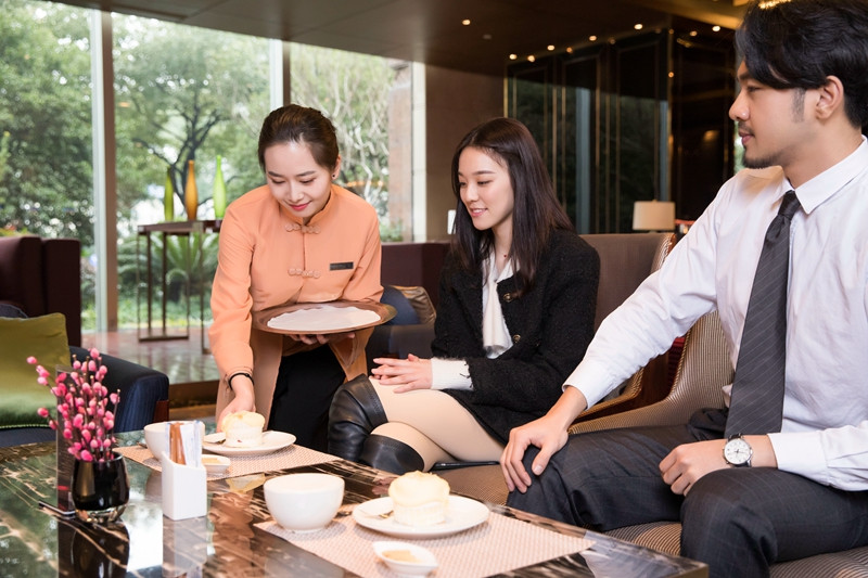 北京13名餐饮从业人员购买假冒健康证，已被警方拘留(图1)